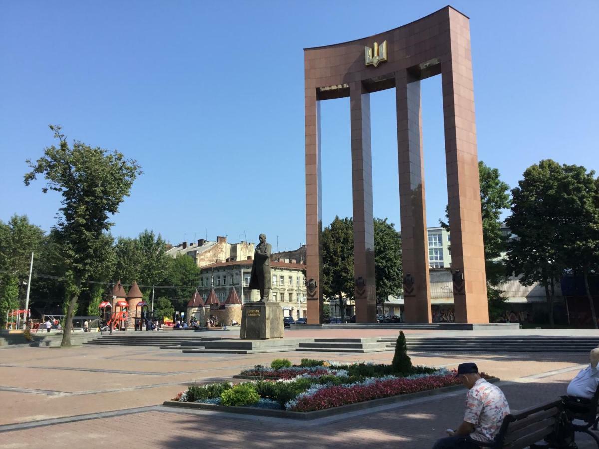 Apartment On Sheptytskyh 27 Lviv Buitenkant foto