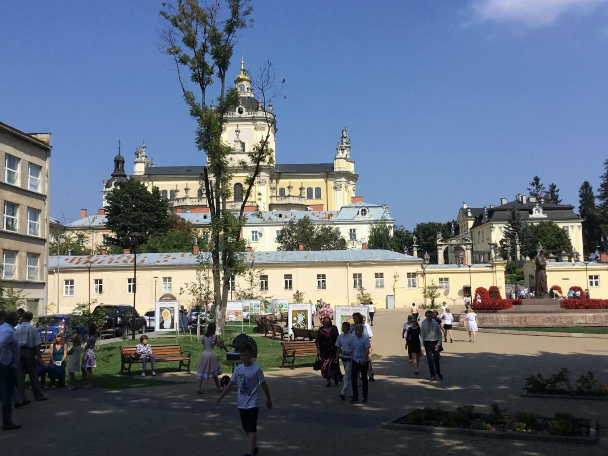 Apartment On Sheptytskyh 27 Lviv Buitenkant foto